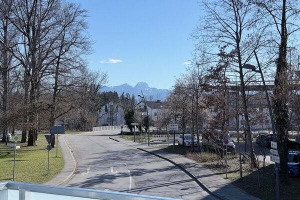 Terrasse am Abend mit Blick ins Grüne